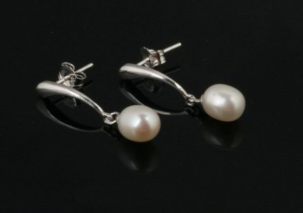 Classical Pearl Drop Earrings