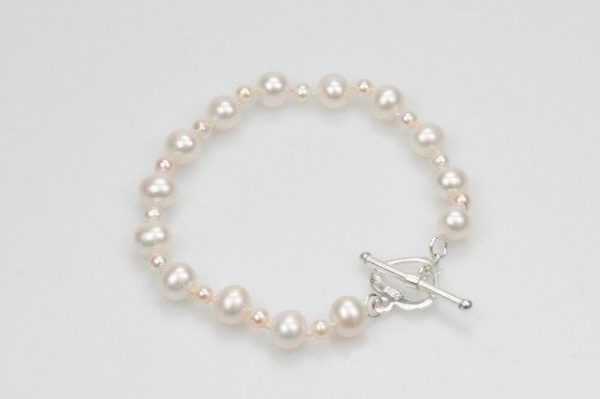 Heart Clasp Pearl Bracelet